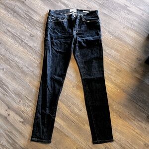 Excellent condition. Allows for stretch